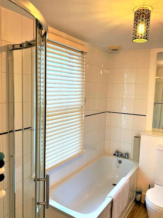 Riverside Channel5 "Holidays Homes In The Sun" Featured Central Canterbury Cottage With Free Parking Kültér fotó